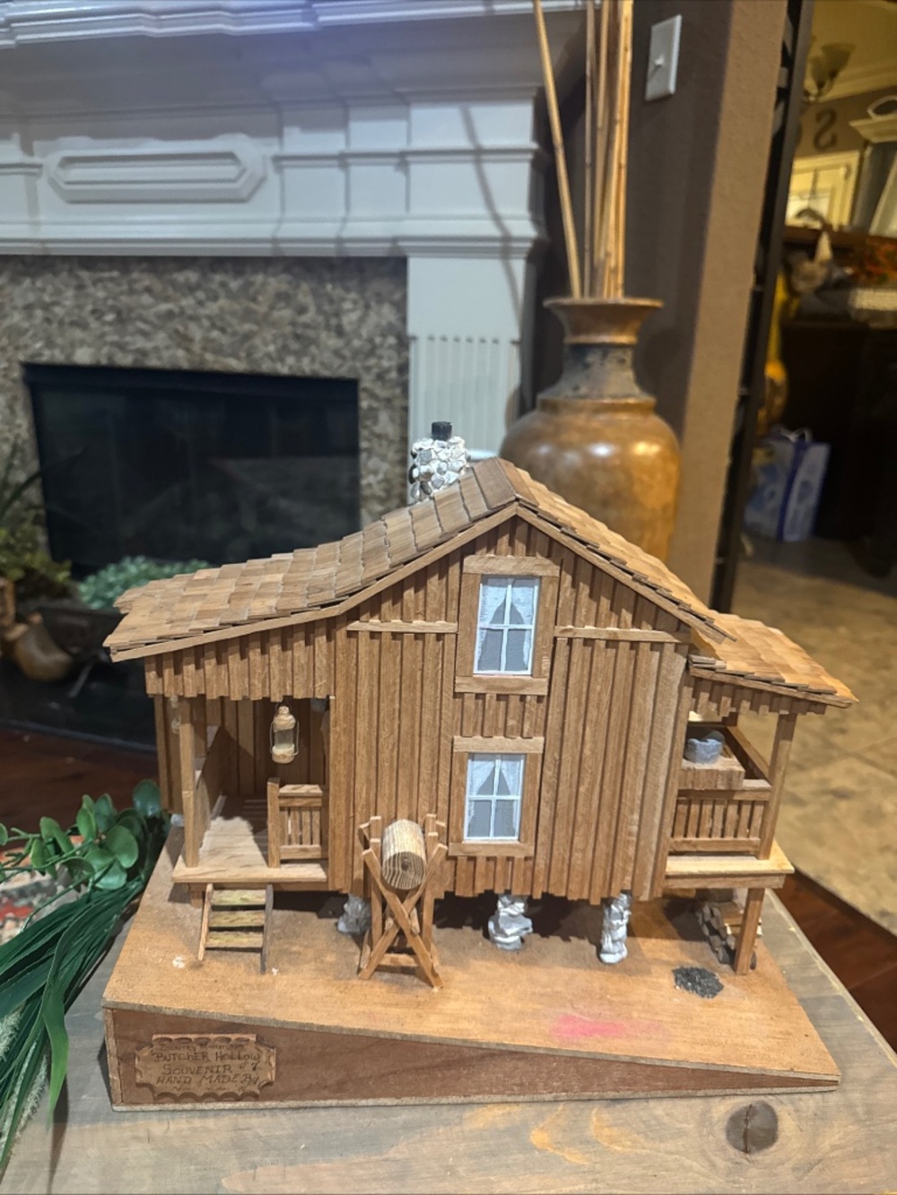 Rare VTG 1992 Handmade 15” x 13” replica of the famous Butcher Holler log cabin